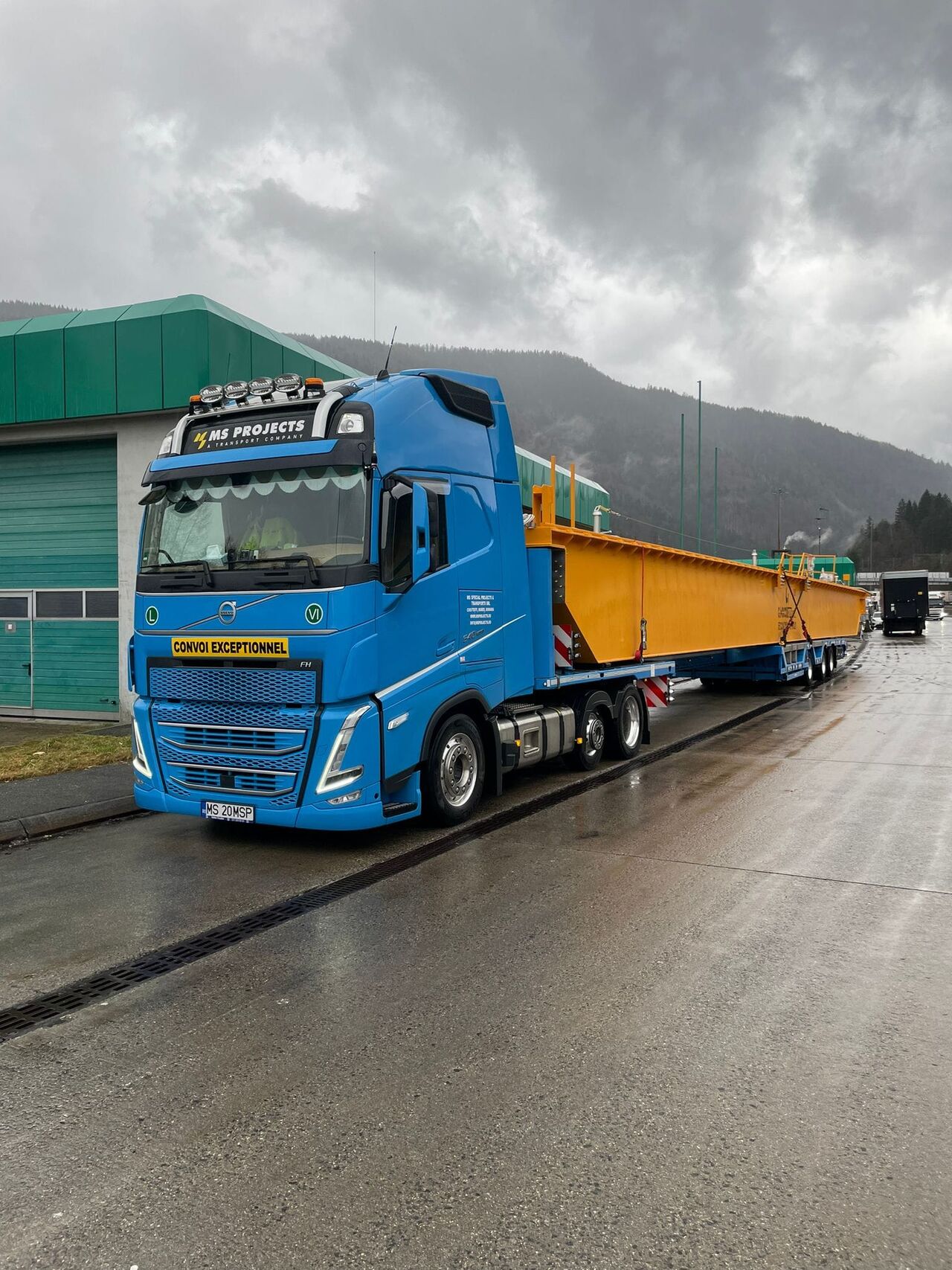 Transport echipament industrial în zonă montană